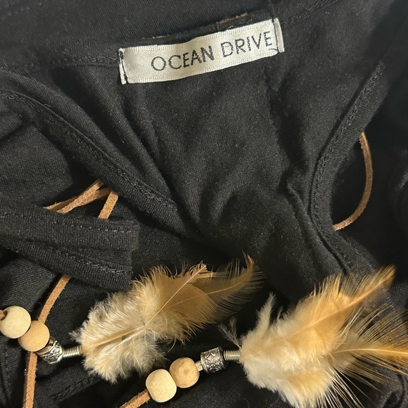 OCEAN DRIVE Black and Tan Accent Tank Top - Picture 3 of 4